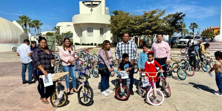 Entrega DIF Los Cabos 56 bicicletas a niñas y niños de San José del Cabo y Cabo San Lucas