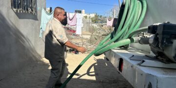 Tras retraso en el tandeo de agua potable, vecinos de la colonia Leonardo Gastélum en CSL reciben apoyo en pipas