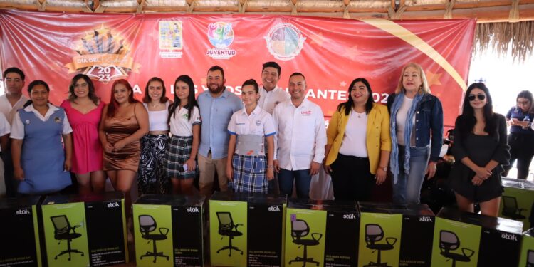 “Las y los estudiantes de Los Cabos son los pilares esenciales de la comunidad que queremos”: IX regidor Linze Rodríguez