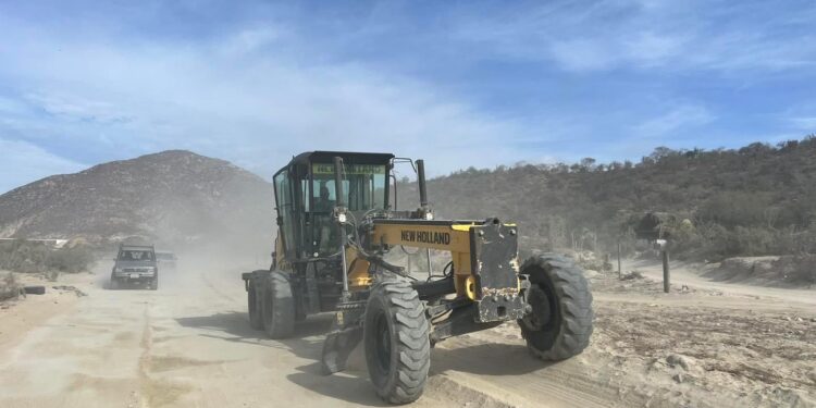 En Los Cabos Rehabilita Servicios Públicos vías alternas
