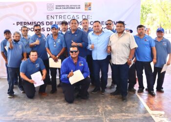 Entregan permisos de trabajo a colaboradores del transporte público en CSL