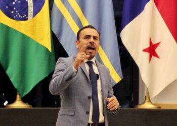 Rinde Ricardo Velázquez informe ante miembros del Parlamento Latinoamericano y Caribeño