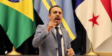 Rinde Ricardo Velázquez informe ante miembros del Parlamento Latinoamericano y Caribeño