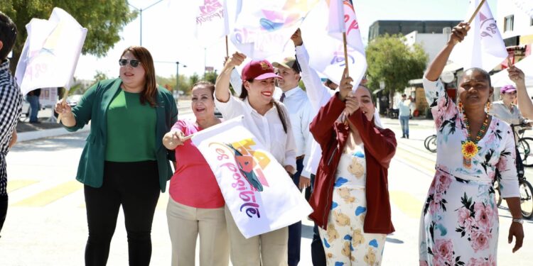 Apertura Presidenta Municipal la obra de pavimentación del bulevar Pino Pallas