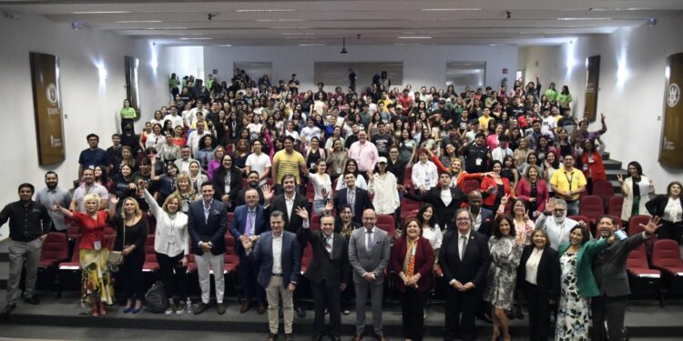 Fortalece Universidad Mundial cooperación interinstitucional en favor de estudiantes de Imagen y Relaciones Públicas