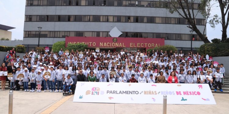 Vive INE una fiesta democrática con las y los integrantes del Parlamento de las Niñas y los Niños de México