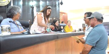 Recibe Congreso iniciativa ciudadana para eliminar rango de edad e incluir a jóvenes y mujeres en aspirantes a rectoría de la UABCS