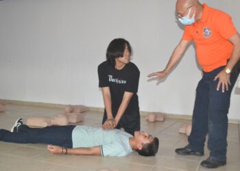 Capacita Protección Civil en primeros auxilios a estudiantes del CEB 8/2