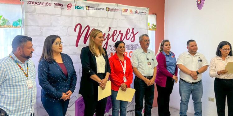 Clausuran Curso de Plomería Básica del programa “Mujeres Rompiendo Muros”
