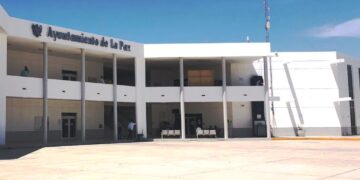 Cubre Ayuntamiento de La Paz la primera parte del retroactivo a personal de confianza