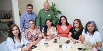 CELEBRA GOBERNADOR DÍA DE LAS MADRES CON TRABAJADORAS DE GOBIERNO DEL ESTADO