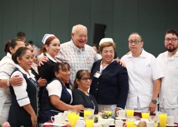 RECONOCE GOBERNADOR VCC, ATENCIÓN EN SALUD DE ENFERMERAS Y ENFERMEROS EN BCS