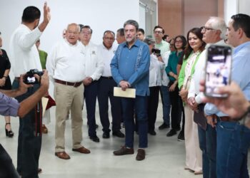 Gobernador Víctor Castro Cosío entrega nuevo edificio a la Universidad Autónoma de Baja California Sur