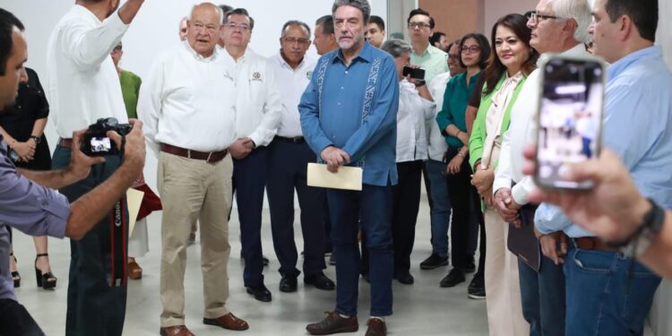 Gobernador Víctor Castro Cosío entrega nuevo edificio a la Universidad Autónoma de Baja California Sur