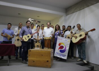 RECIBE ESCUELA DE MÚSICA DONACIÓN DE INSTRUMENTOS MUSICALES