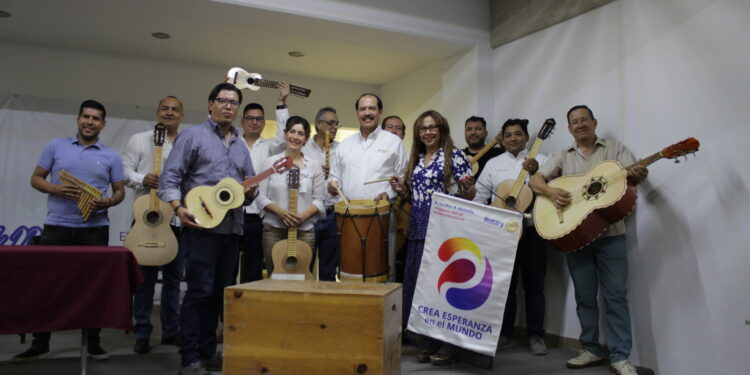 RECIBE ESCUELA DE MÚSICA DONACIÓN DE INSTRUMENTOS MUSICALES