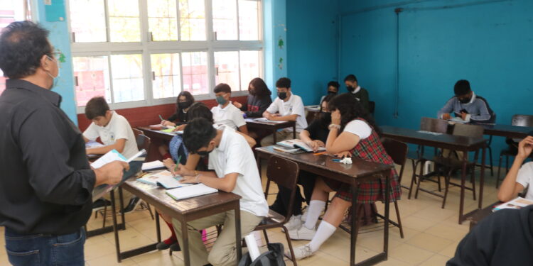 CELEBRAN SU DÍA MÁS DE 100 MIL ESTUDIANTES DE SECUNDARIA, PREPARATORIA Y UNIVERSIDAD