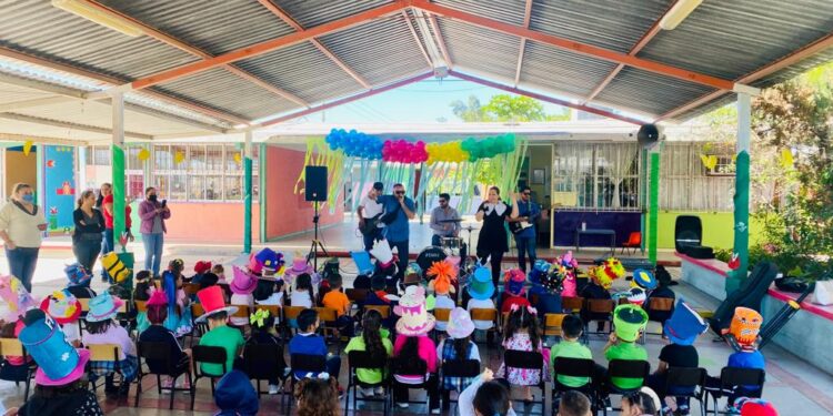 CELEBRAN EN BCS SU DÍA MÁS DE 100 MIL NIÑAS Y NIÑOS