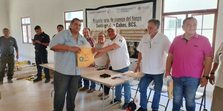 EN SANTIAGO, ENTREGAN MATERIAL Y CAPACITAN BRIGADAS RURALES CONTRA INCENDIOS&nbsp;