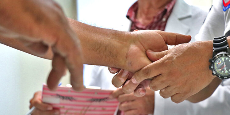 ESTE SÁBADO SERÁ LA EVALUACIÓN MÉDICA DE PACIENTES CON PROBLEMAS DE MANOS