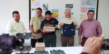 CON UNA EDUCACIÓN HONESTA Y DE TRABAJO EN EQUIPO, TRANSFORMAREMOS NUESTRAS COMUNIDADES