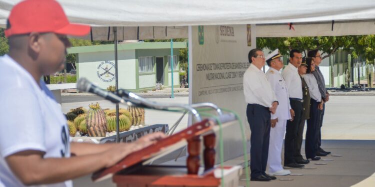 TOMAN PROTESTA DE BANDERA A PERSONAL DEL SERVICIO MILITAR CLASE 2004 Y REMISOS