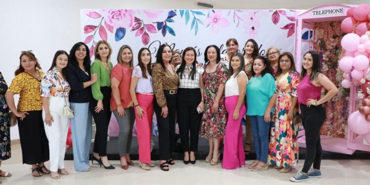 Festeja Ayuntamiento de La Paz a las madres trabajadoras