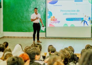 Imparten pláticas a jóvenes sobre prevención de adicciones