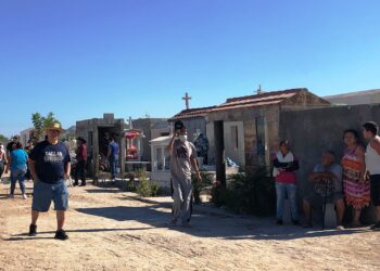 Más de 8 mil personas visitaron los panteones el Día de las Madres