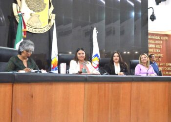 Recibe Congreso de BCS minuta de la Cámara de Senadores de Ley 3 de 3
