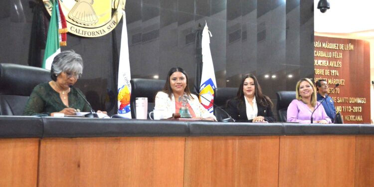 Recibe Congreso de BCS minuta de la Cámara de Senadores de Ley 3 de 3
