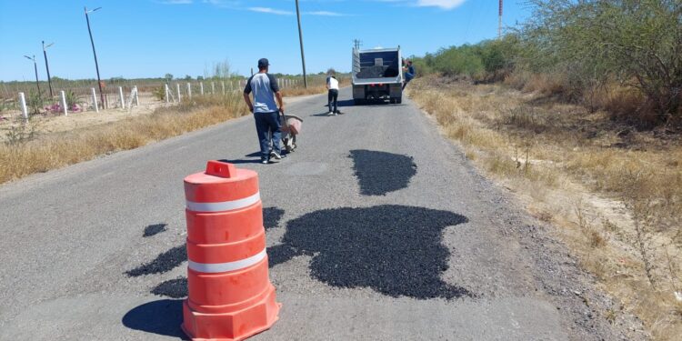 Realiza Servicios Públicos bacheo en la comunidad de El Carrizal