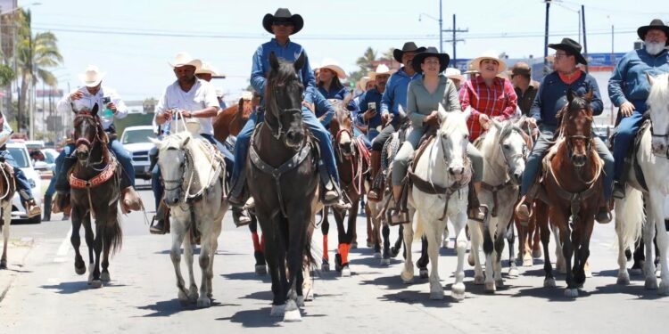 Realizan Primera Cabalgata y Festival del Rancho en La Paz