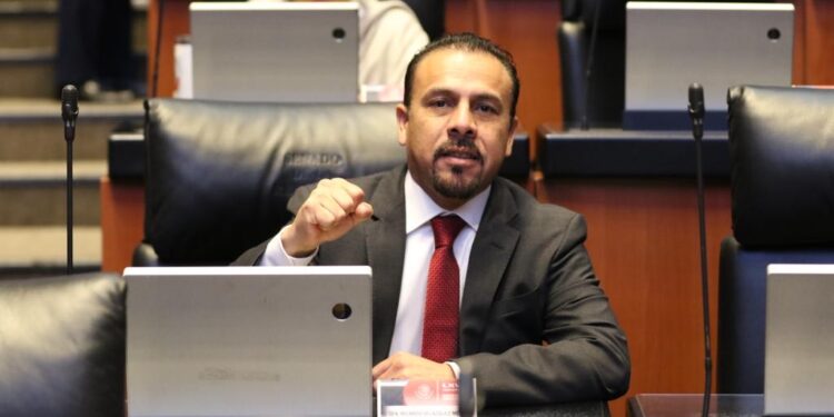 Líderes políticos reconocen a Ricardo Velázquez por aprobación de vacaciones dignas