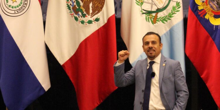 Aprueba Parlatino leyes modelo propuestas por Ricardo Velázquez