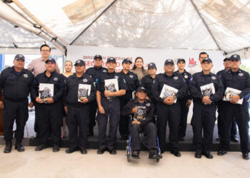 En un emotivo acto, se distinguió a policías municipales de La Paz que pasan a retiro