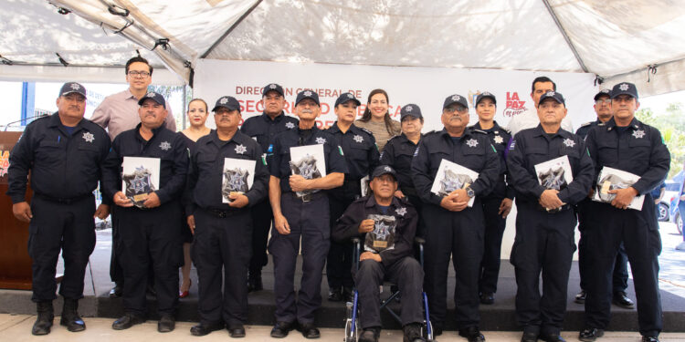 En un emotivo acto, se distinguió a policías municipales de La Paz que pasan a retiro