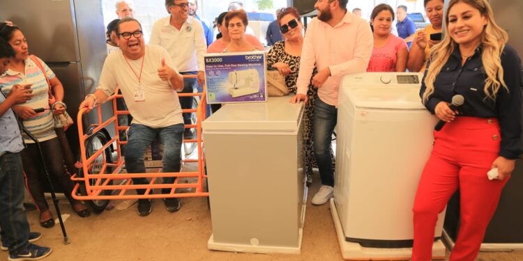 Brinda Gobierno de Los Cabos más de mil acciones durante la XX Audiencia Pública realizada en la colonia La Esperanza en CSL