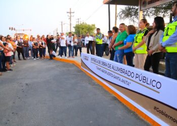 Construyendo un municipio seguro, enciende alcalde Oscar Leggs Castro el nuevo alumbrado del tramo del puente Aeropuerto-Santa Anita; beneficia a 18 mil habitantes