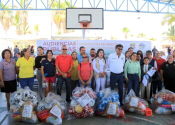 Mil 76 atenciones y 17 apoyos asistenciales otorgó el Gobierno de Los Cabos durante la XXI Audiencia Pública celebrada en la colonia El Zacatal