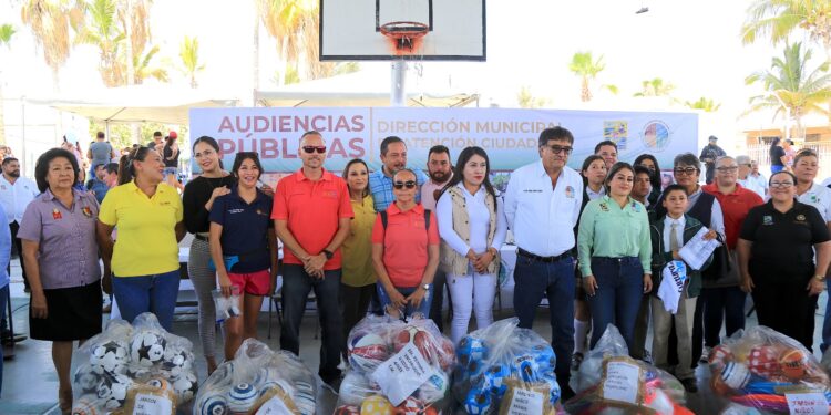 Mil 76 atenciones y 17 apoyos asistenciales otorgó el Gobierno de Los Cabos durante la XXI Audiencia Pública celebrada en la colonia El Zacatal