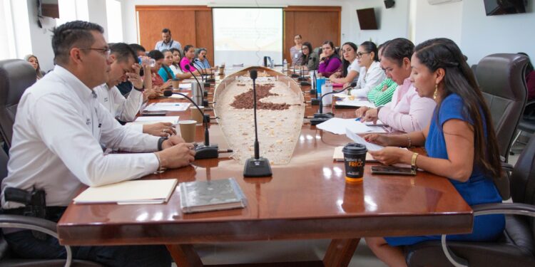 El alcalde Oscar Leggs Castro, trabaja en la formación de un municipio libre de violencia contra la niñez