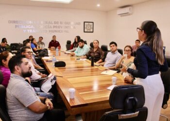 Continúa Derechos Humanos impartiendo la conferencia “Mediación y resolución pacífica de conflictos” a personas servidoras públicas de Los Cabos