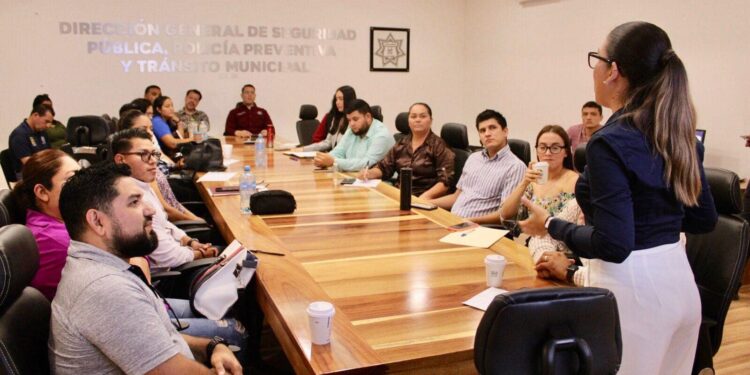 Continúa Derechos Humanos impartiendo la conferencia “Mediación y resolución pacífica de conflictos” a personas servidoras públicas de Los Cabos