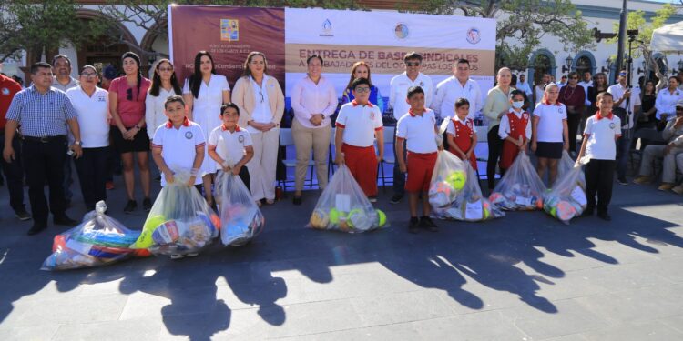 En apoyo a las instituciones de educación básica, continúa INDEM Los Cabos haciendo entrega de material deportivo