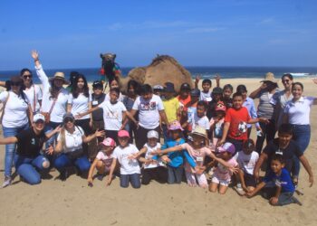 27 niñas, niños y adolescentes del padrón de PAMAR del Sistema DIF son beneficiados con paseo en camello por Cactus Tours&nbsp;