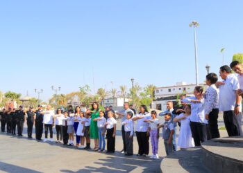 el presidente municipal Oscar Leggs Castro tomó protesta al Cabildo Infantil integrado por niñas y niños que fueron elegidos a través de una votación el pasado mes de mayo, para representar a la comunidad infantil con propuestas en diversos temas que, desde su perspectiva, es importante atender de manera urgente.