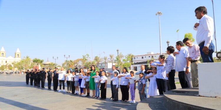el presidente municipal Oscar Leggs Castro tomó protesta al Cabildo Infantil integrado por niñas y niños que fueron elegidos a través de una votación el pasado mes de mayo, para representar a la comunidad infantil con propuestas en diversos temas que, desde su perspectiva, es importante atender de manera urgente.