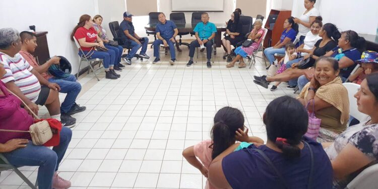 Gobierno de Los Cabos analizará propuesta para habilitar una vía alterna que mejore la movilidad de las familias de la colonia Mezquites y sus alrededores