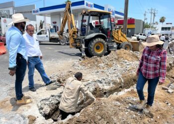 Los Cabos realizó un cambio de tubería de drenaje sanitario de 8 pulgadas de un pozo de visita a otro, para eliminar los tapones en la red de alcantarillado.